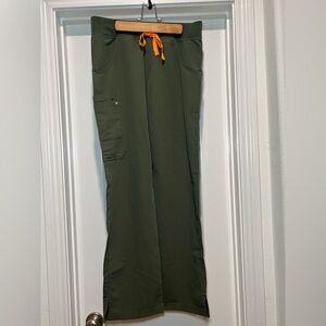 Moss Green FIGS Livingston and Rafaela set (small/small)